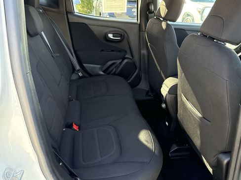 Used 2020 Jeep Renegade Latitude w/ Cold Weather Group image 20