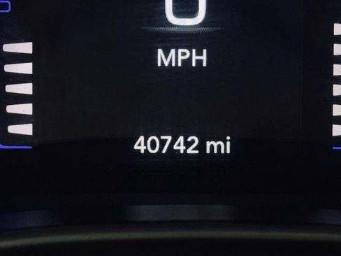 Used 2023 Chrysler Voyager LX image 30