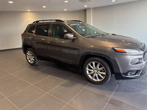 Used 2018 Jeep Cherokee Latitude image 3