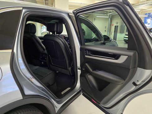 Used 2024 Porsche Cayenne image 15