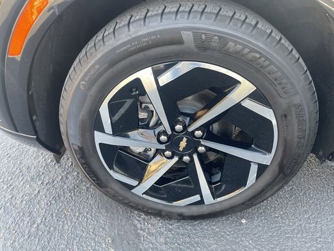 Used 2025 Chevrolet Equinox EV LT w/ Convenience Package image 7