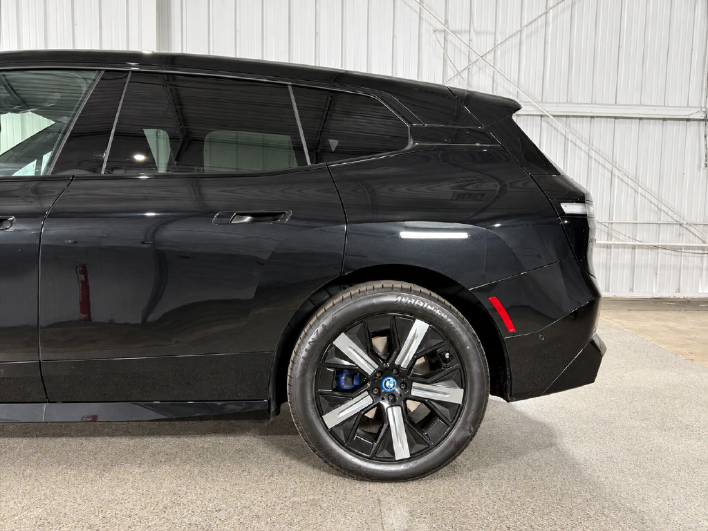 Used 2023 BMW iX xDrive50 w/ Sport Package AWD/4WD image 12