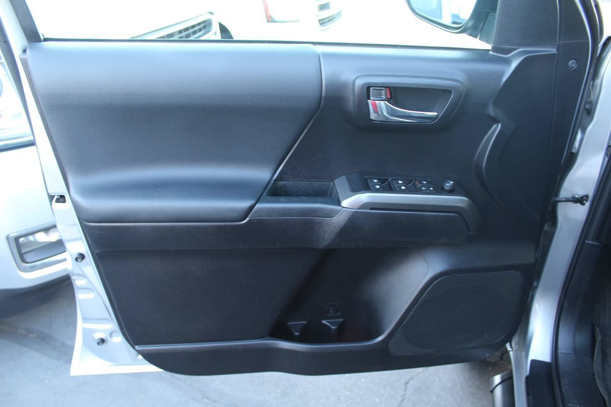 Used 2021 Toyota Tacoma TRD Sport w/ Technology Package AWD/4WD image 19