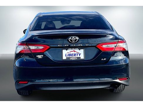 Used 2018 Toyota Camry LE image 5