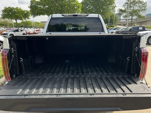 Used 2024 Toyota Tundra Limited image 8