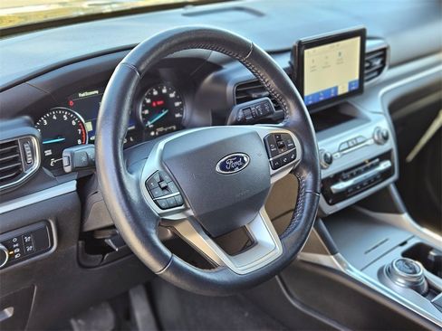 Used 2022 Ford Explorer XLT w/ Equipment Group 202A image 18