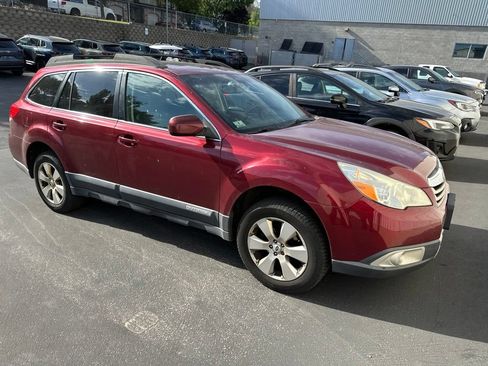 Used 2012 Subaru Outback 2.5i Limited w/ Moonroof Pkg AWD/4WD image 2