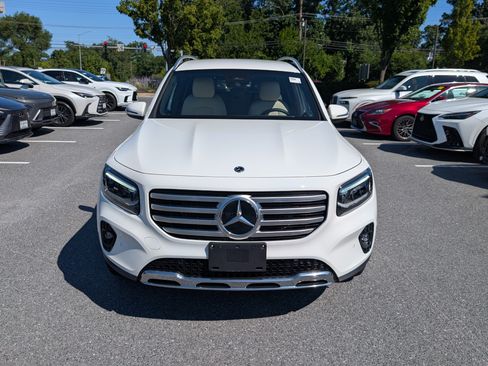 Used 2025 Mercedes-Benz GLB 250 4MATIC image 8