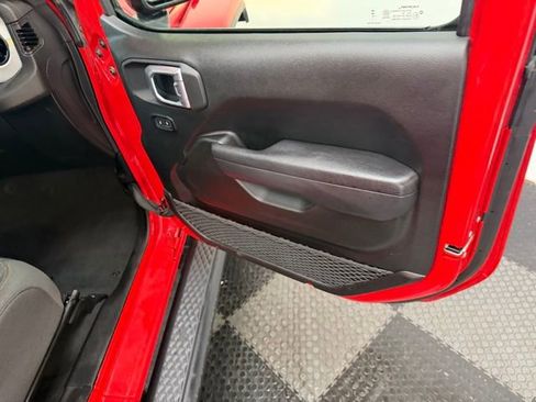 Certified 2024 Jeep Gladiator Sport AWD/4WD image 37