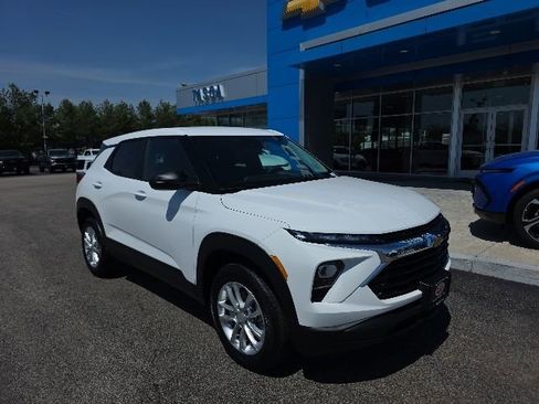 New 2026 Chevrolet TrailBlazer LS w/ LS Convenience Package AWD/4WD image 1