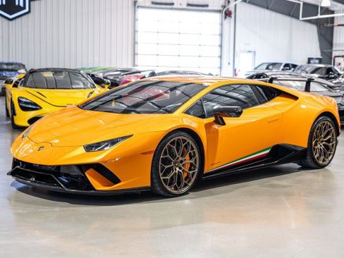 Used 2018 Lamborghini Huracan Performante AWD/4WD image 2