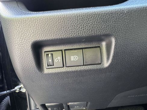 Used 2021 Toyota RAV4 XLE AWD/4WD image 20