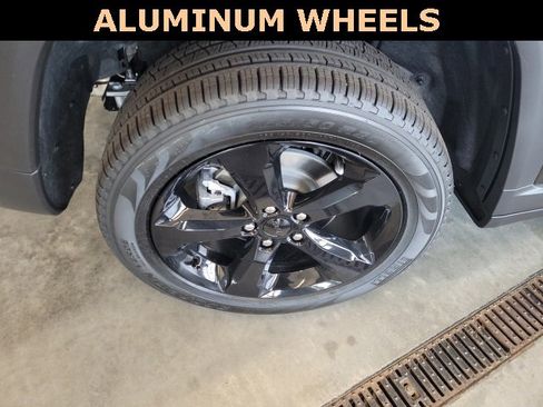 New 2025 Jeep Grand Cherokee Limited w/ Black Appearance Package image 12