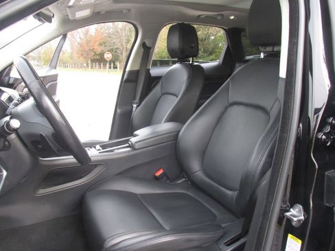 Used 2019 Jaguar F-PACE Premium image 34