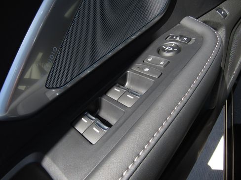 Used 2025 Acura RDX SH-AWD w/ Technology Package image 25