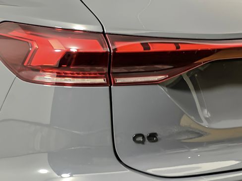 Used 2025 Audi Q6 e-tron Premium w/ Convenience Package image 27