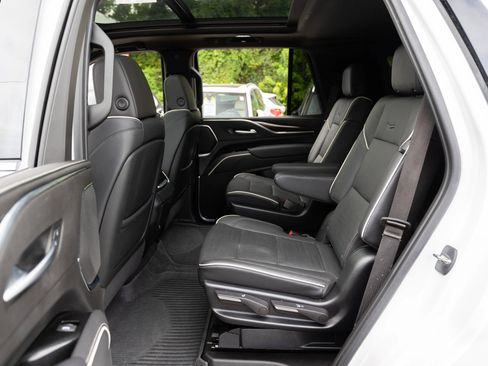 Used 2023 Cadillac Escalade Premium Luxury image 28