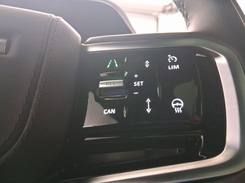 Used 2025 Land Rover Range Rover Sport SE image 15