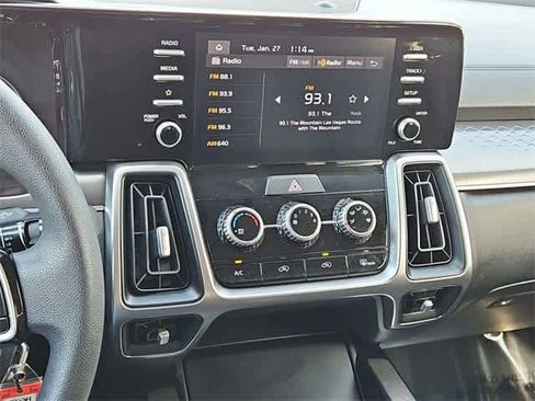 Used 2022 Kia Sorento LX image 26