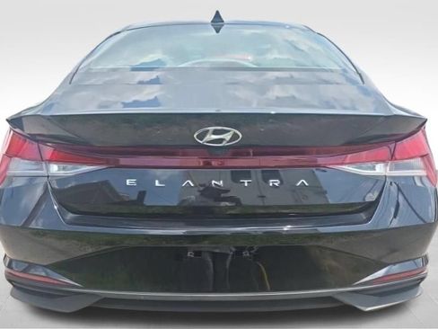 Used 2023 Hyundai Elantra SEL FWD image 5