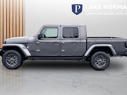 New 2025 Jeep Gladiator Sport image 6