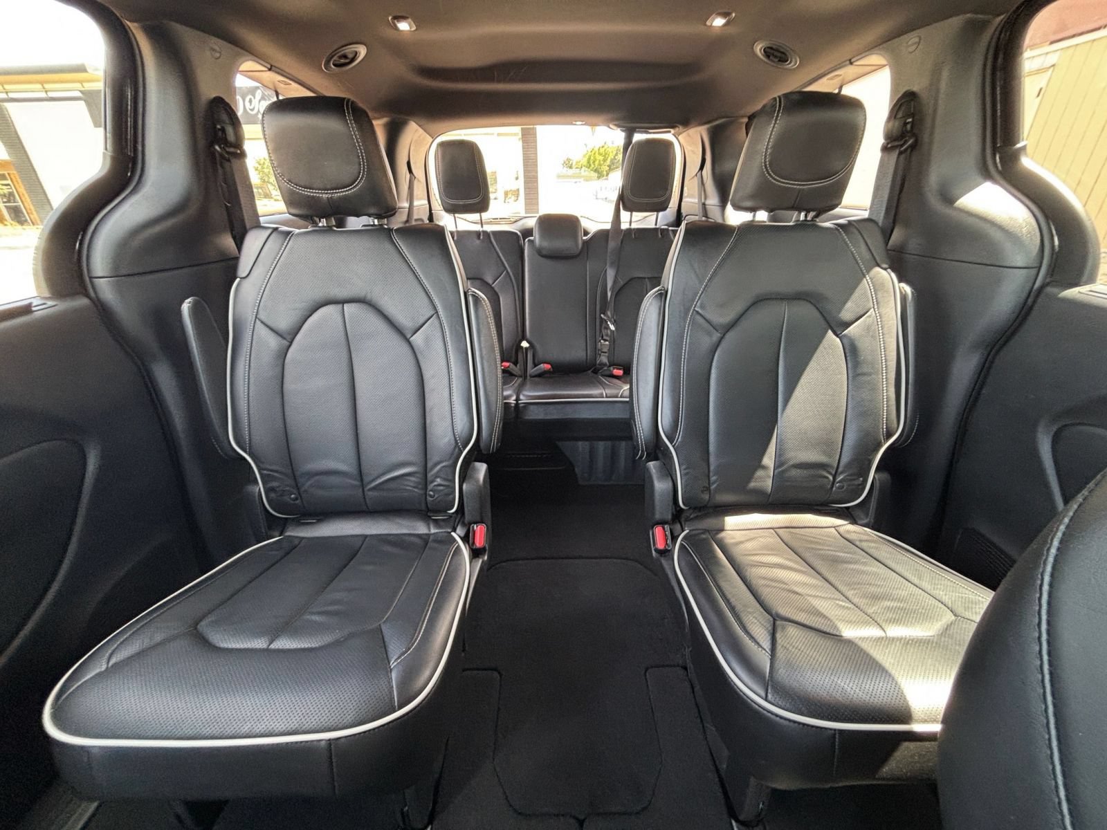 Used 2025 Chrysler Pacifica Limited FWD image 42
