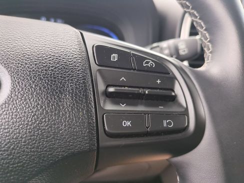 Used 2025 Hyundai Venue SEL FWD image 21