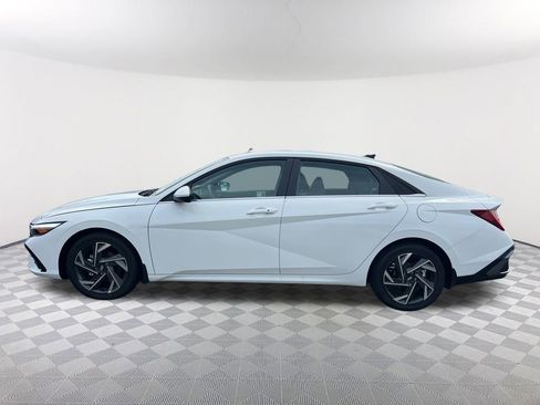 Certified 2025 Hyundai Elantra SEL FWD image 8