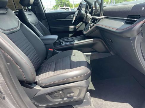 Used 2025 Ford Explorer ST-Line w/ ST-Line Street Pack AWD/4WD image 9