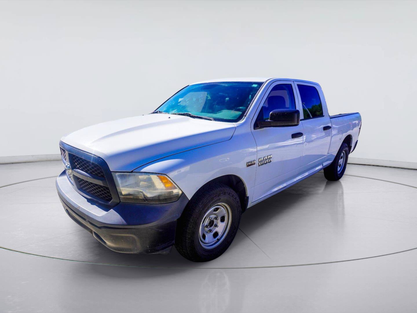 Used 2015 RAM 1500 Tradesman RWD image 2