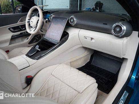 Used 2022 Mercedes-Benz SL 63 AMG 4MATIC w/ Driver Assistance Package image 31