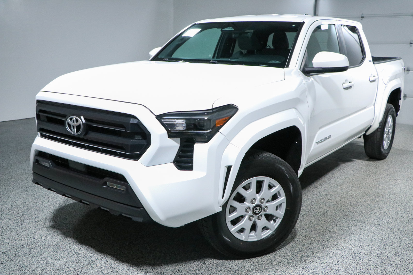 Used 2024 Toyota Tacoma SR5 AWD/4WD image 30