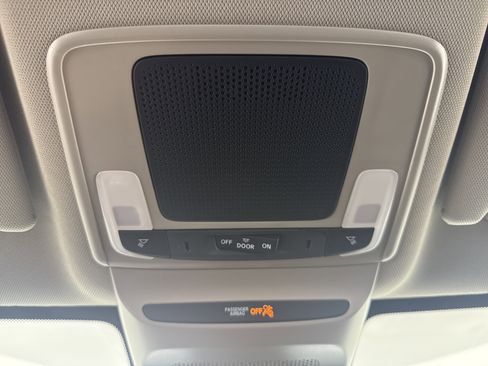 Certified 2025 Honda HR-V LX image 33