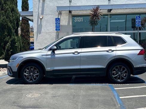 Used 2023 Volkswagen Tiguan SE w/ Panoramic Sunroof Package FWD image 7