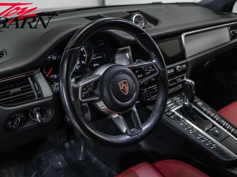 Used 2020 Porsche Macan Turbo image 26