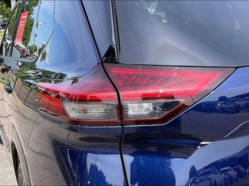 Certified 2025 Nissan Rogue Platinum w/ Platinum Premium Package AWD/4WD image 28