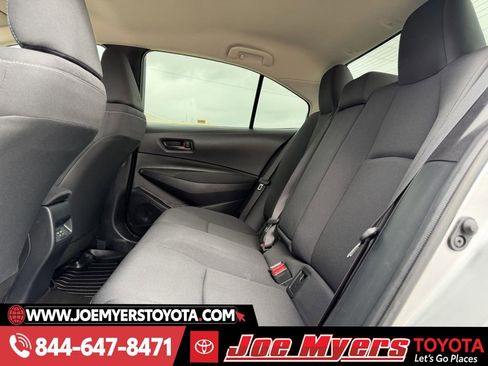Used 2025 Toyota Corolla LE image 27