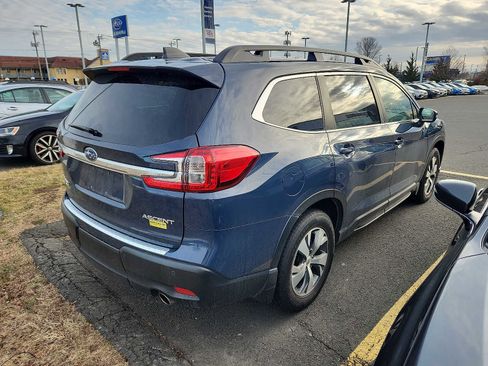 Used 2023 Subaru Ascent Premium w/ Convenience Package image 6