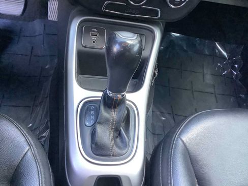 Used 2018 Jeep Compass Latitude FWD image 18