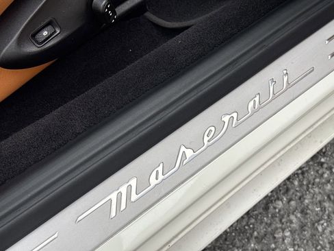 Used 2015 Maserati GranTurismo MC image 32