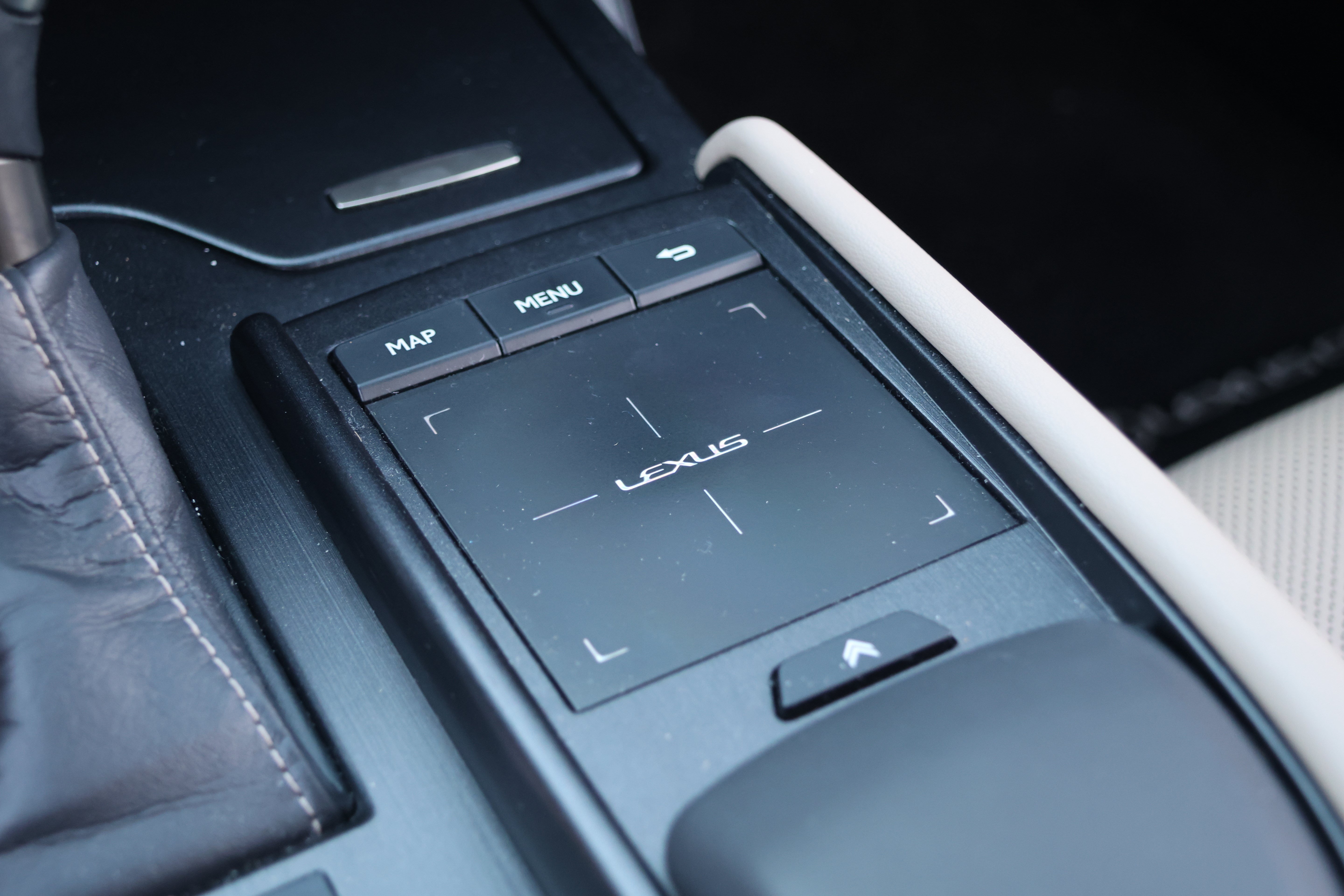 Used 2020 Lexus ES 300h w/ Premium Package FWD image 25