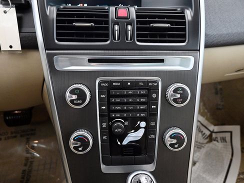 Used 2015 Volvo XC60 T5 image 13