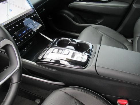 Used 2024 Hyundai Tucson Limited FWD image 16