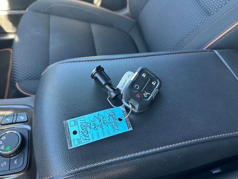 Used 2023 GMC Acadia AT4 image 35