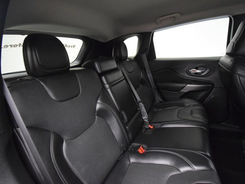 Used 2019 Jeep Cherokee Limited AWD/4WD image 23