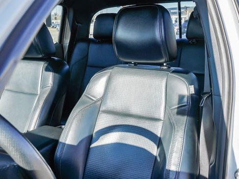 Used 2018 Toyota Tacoma TRD Sport image 16