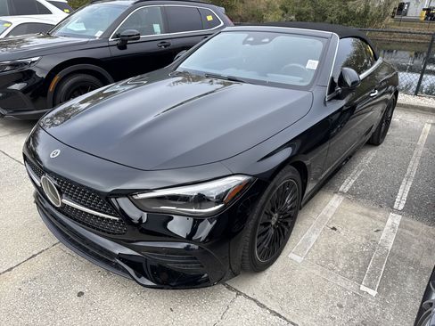 Used 2024 Mercedes-Benz CLE 300 4MATIC Cabriolet image 4