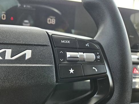 Used 2025 Kia K4 FWD image 17