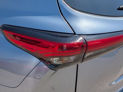 Used 2023 Toyota Highlander Limited AWD/4WD image 9