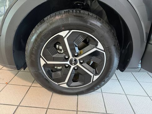 Used 2026 Kia Niro LX FWD image 24